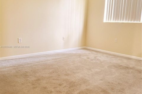 Condo in Hialeah, Florida, 3 bedrooms  № 2172323 - photo 15