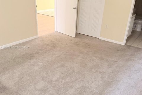 Condo in Hialeah, Florida, 3 bedrooms  № 2172323 - photo 14