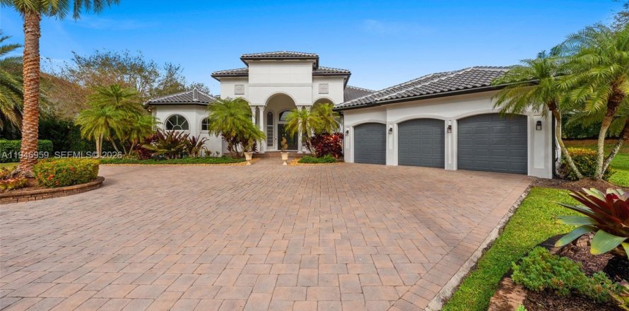 Дом в Дейви, Флорида 4 спальни, 443.7м2 № 2004285