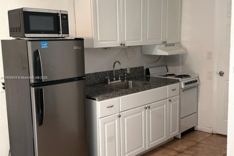 Casa en alquiler en Hollywood, Florida, 1 dormitorio, 263.75 m2 № 2079313 - foto 6