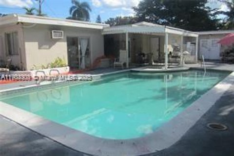 House in Hollywood, Florida 1 bedroom, 263.75 sq.m. № 2079313