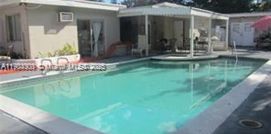 Casa en Hollywood, Florida 1 dormitorio, 263.75 m2 № 2079313