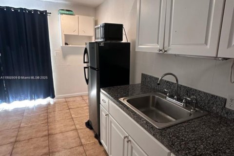 Casa en alquiler en Hollywood, Florida, 1 dormitorio, 263.75 m2 № 2079313 - foto 5