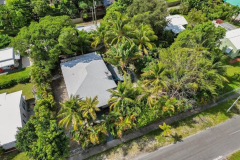 Commercial property in Dania Beach, Florida № 1079515 - photo 1