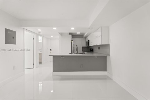 Купить кондоминиум в Дорал, Флорида 2 спальни, 86.03м2, № 1809725 - фото 3
