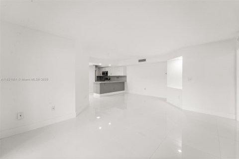 Купить кондоминиум в Дорал, Флорида 2 спальни, 86.03м2, № 1809725 - фото 8