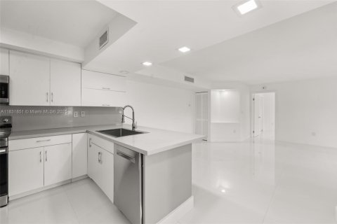 Купить кондоминиум в Дорал, Флорида 2 спальни, 86.03м2, № 1809725 - фото 2