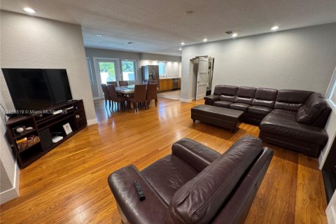 House in Hollywood, Florida 3 bedrooms, 146.32 sq.m. № 1878764 - photo 2