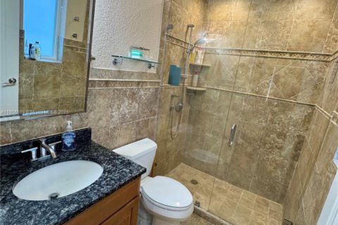 House in Hollywood, Florida 3 bedrooms, 146.32 sq.m. № 1878764 - photo 9