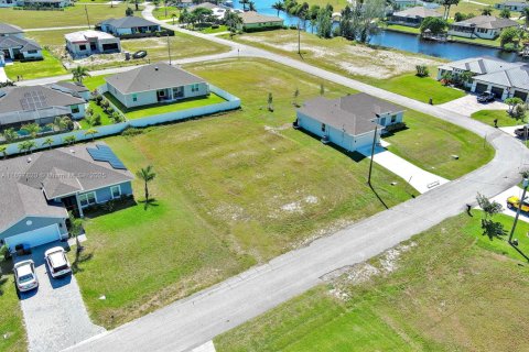Land in Cape Coral, Florida № 2158448 - photo 13