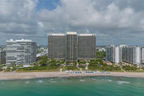 Condo in Bal Harbour, Florida, 2 bedrooms  № 2018712 - photo 12