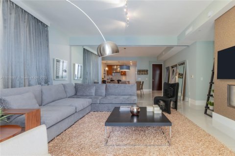 Condo in Bal Harbour, Florida, 2 bedrooms  № 2018712 - photo 3