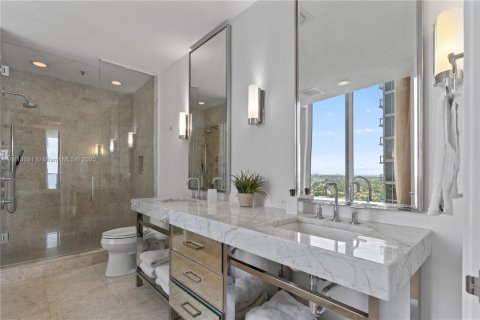 Condo in Bal Harbour, Florida, 2 bedrooms  № 2018712 - photo 9