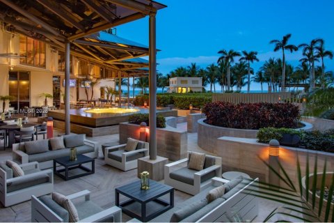 Condo in Bal Harbour, Florida, 2 bedrooms  № 2018712 - photo 16