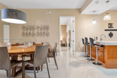 Condo in Bal Harbour, Florida, 2 bedrooms  № 2018712 - photo 4