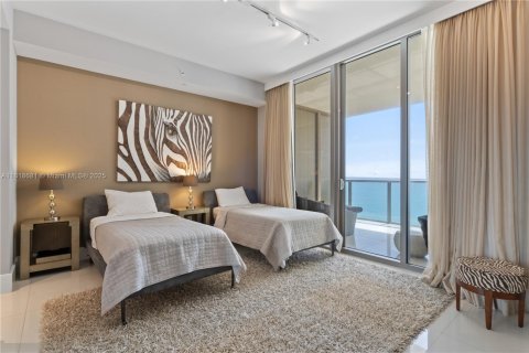 Condo in Bal Harbour, Florida, 2 bedrooms  № 2018712 - photo 10