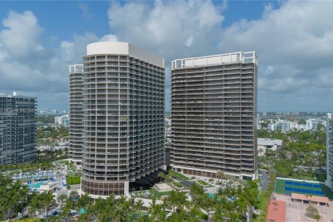 Condo in Bal Harbour, Florida, 2 bedrooms  № 2018712 - photo 18