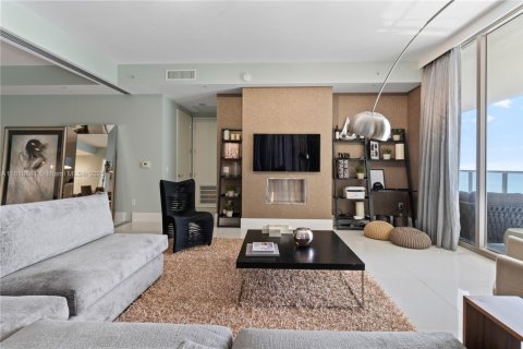 Condo in Bal Harbour, Florida, 2 bedrooms  № 2018712 - photo 2