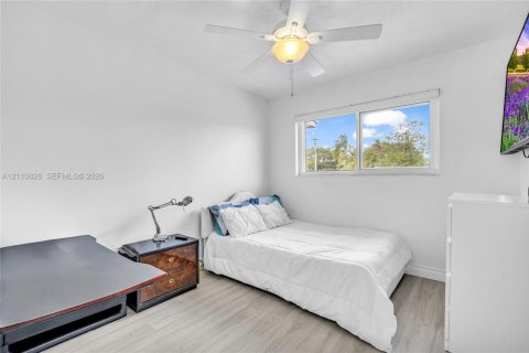 Casa en venta en Pembroke Pines, Florida, 5 dormitorios, 184.88 m2 № 2426675 - foto 29