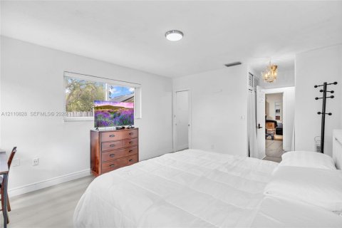 Casa en venta en Pembroke Pines, Florida, 5 dormitorios, 184.88 m2 № 2426675 - foto 21