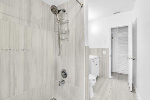 Casa en venta en Pembroke Pines, Florida, 5 dormitorios, 184.88 m2 № 2426675 - foto 30