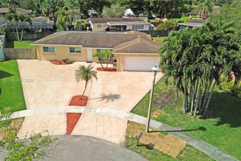 Casa en venta en Pembroke Pines, Florida, 5 dormitorios, 184.88 m2 № 2426675 - foto 4