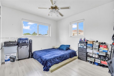 Casa en venta en Pembroke Pines, Florida, 5 dormitorios, 184.88 m2 № 2426675 - foto 28