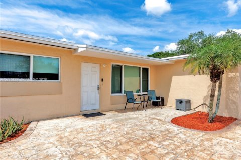 Casa en venta en Pembroke Pines, Florida, 5 dormitorios, 184.88 m2 № 2426675 - foto 8