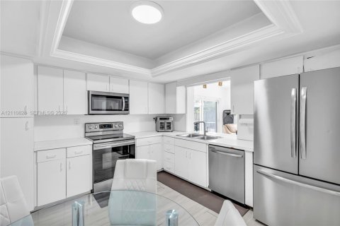 Casa en venta en Pembroke Pines, Florida, 5 dormitorios, 184.88 m2 № 2426675 - foto 12
