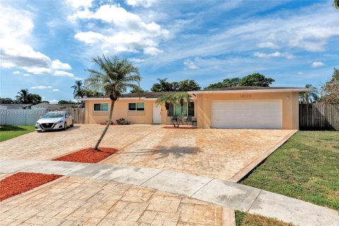 Casa en venta en Pembroke Pines, Florida, 5 dormitorios, 184.88 m2 № 2426675 - foto 7