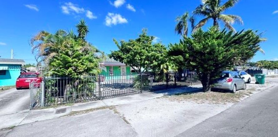 Villa ou maison à Miami, Floride 3 chambres, 121.98 m2 № 1976022