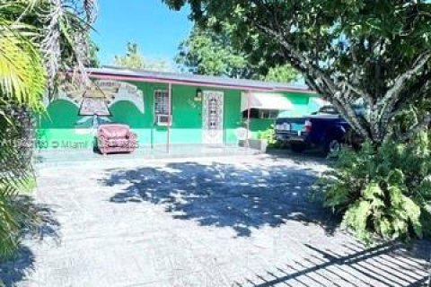 Villa ou maison à vendre à Miami, Floride: 3 chambres, 121.98 m2 № 1976022 - photo 2