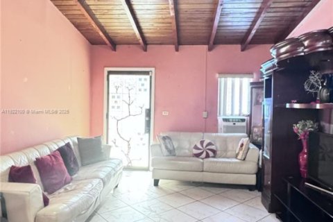 Villa ou maison à vendre à Miami, Floride: 3 chambres, 121.98 m2 № 1976022 - photo 4