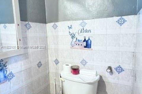 Villa ou maison à vendre à Miami, Floride: 3 chambres, 121.98 m2 № 1976022 - photo 13