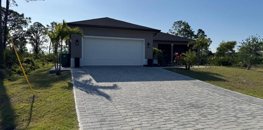 Casa en Port Charlotte, Florida 3 dormitorios, 151.71 m2 № 1649326