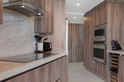 Copropriété à louer à Miami, Floride: 2 chambres, 157.38 m2 № 1976978 - photo 10