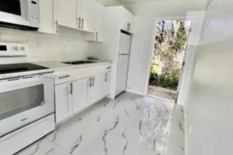 Commercial property in Dania Beach, Florida 116.59 sq.m. № 2245255 - photo 3