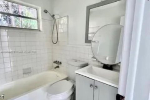 Commercial property in Dania Beach, Florida 116.59 sq.m. № 2245255 - photo 4