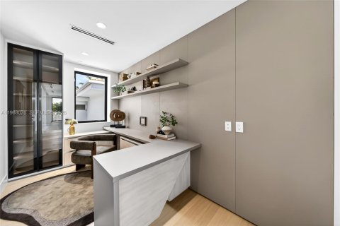 Купить виллу или дом в Майами, Флорида 4 спальни, № 2050930 - фото 22