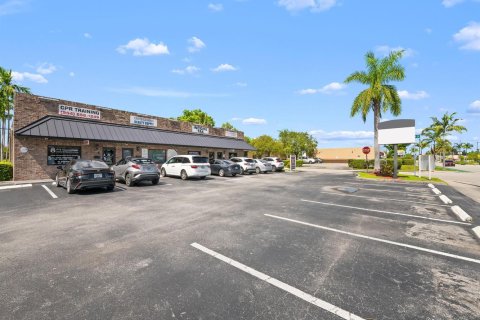 Commercial property in Oakland Park, Florida № 2081929 - photo 24