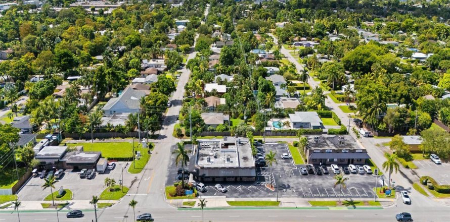 Commercial property in Oakland Park, Florida № 2081929