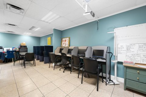 Commercial property in Oakland Park, Florida № 2081929 - photo 28