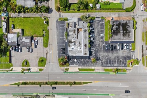 Commercial property in Oakland Park, Florida № 2081929 - photo 2