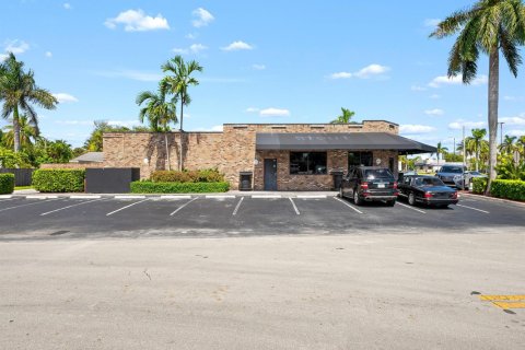 Commercial property in Oakland Park, Florida № 2081929 - photo 4