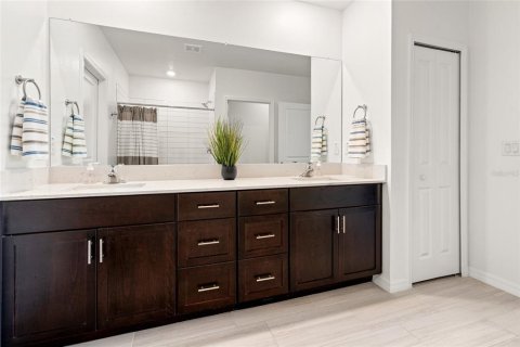 Casa en venta en Land O' Lakes, Florida, 5 dormitorios, 269.04 m2 № 1917695 - foto 22