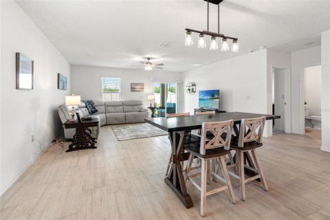 Casa en venta en Land O' Lakes, Florida, 5 dormitorios, 269.04 m2 № 1917695 - foto 13