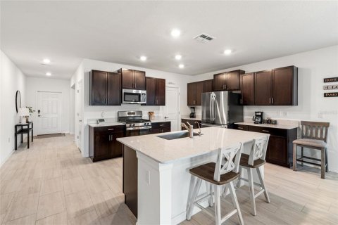 Casa en venta en Land O' Lakes, Florida, 5 dormitorios, 269.04 m2 № 1917695 - foto 9