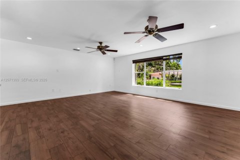 House in Pinecrest, Florida 3 bedrooms, 208.75 sq.m. № 2301251 - photo 26