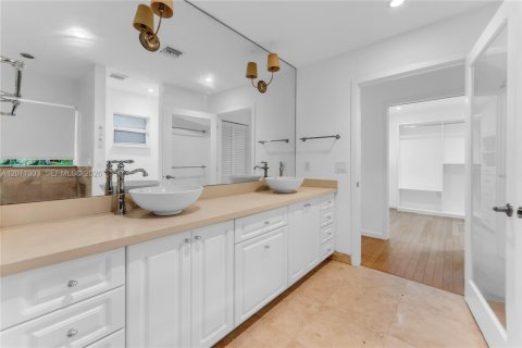House in Pinecrest, Florida 3 bedrooms, 208.75 sq.m. № 2301251 - photo 3