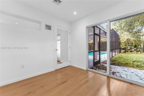 House in Pinecrest, Florida 3 bedrooms, 208.75 sq.m. № 2301251 - photo 6